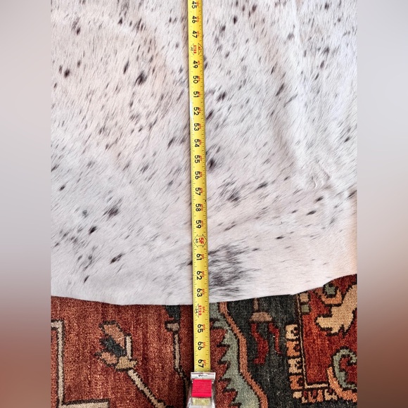 Elegant Cowhide Rug - Picture 4 of 16